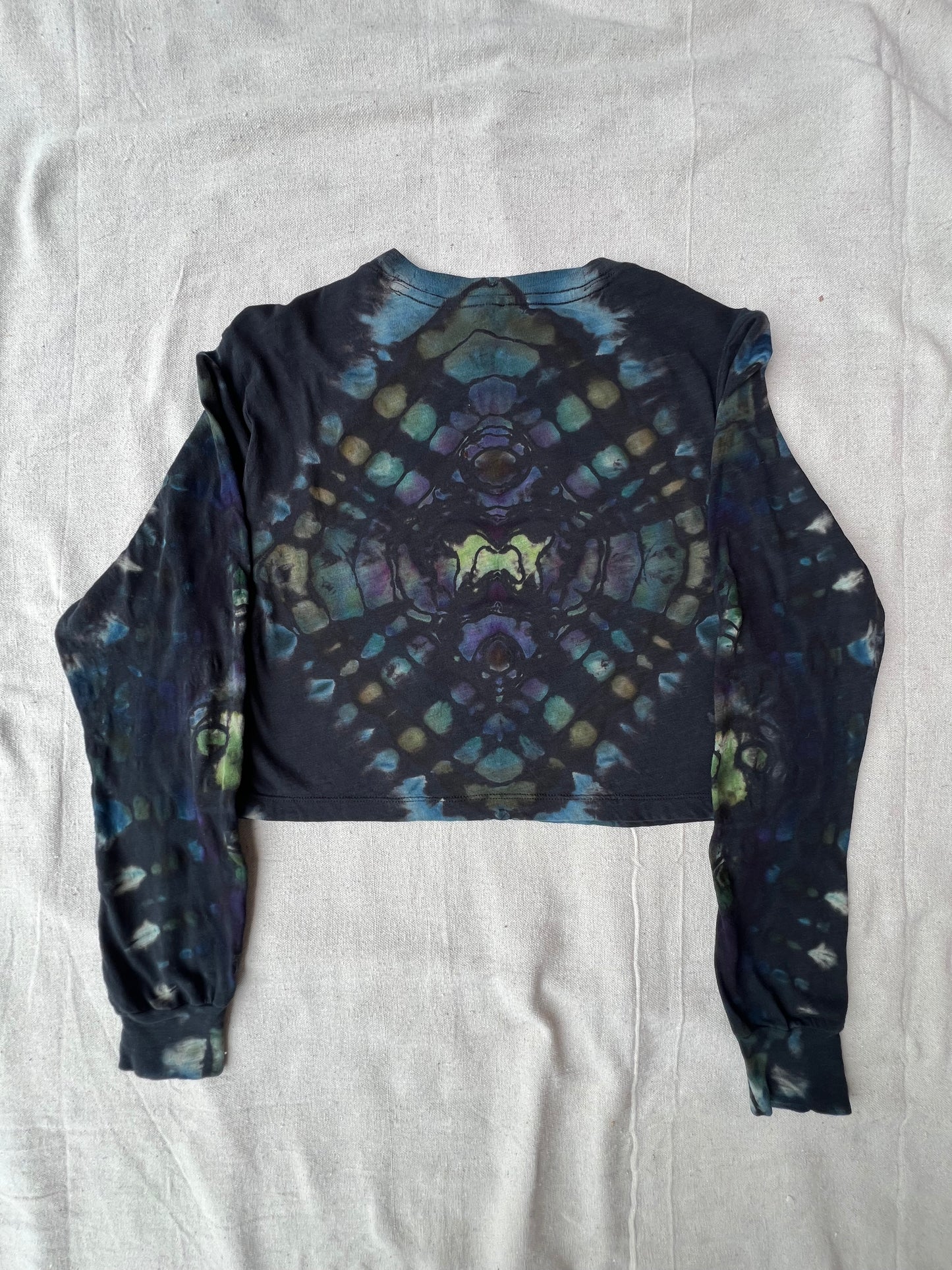 S women's long sleeve amulet crop
