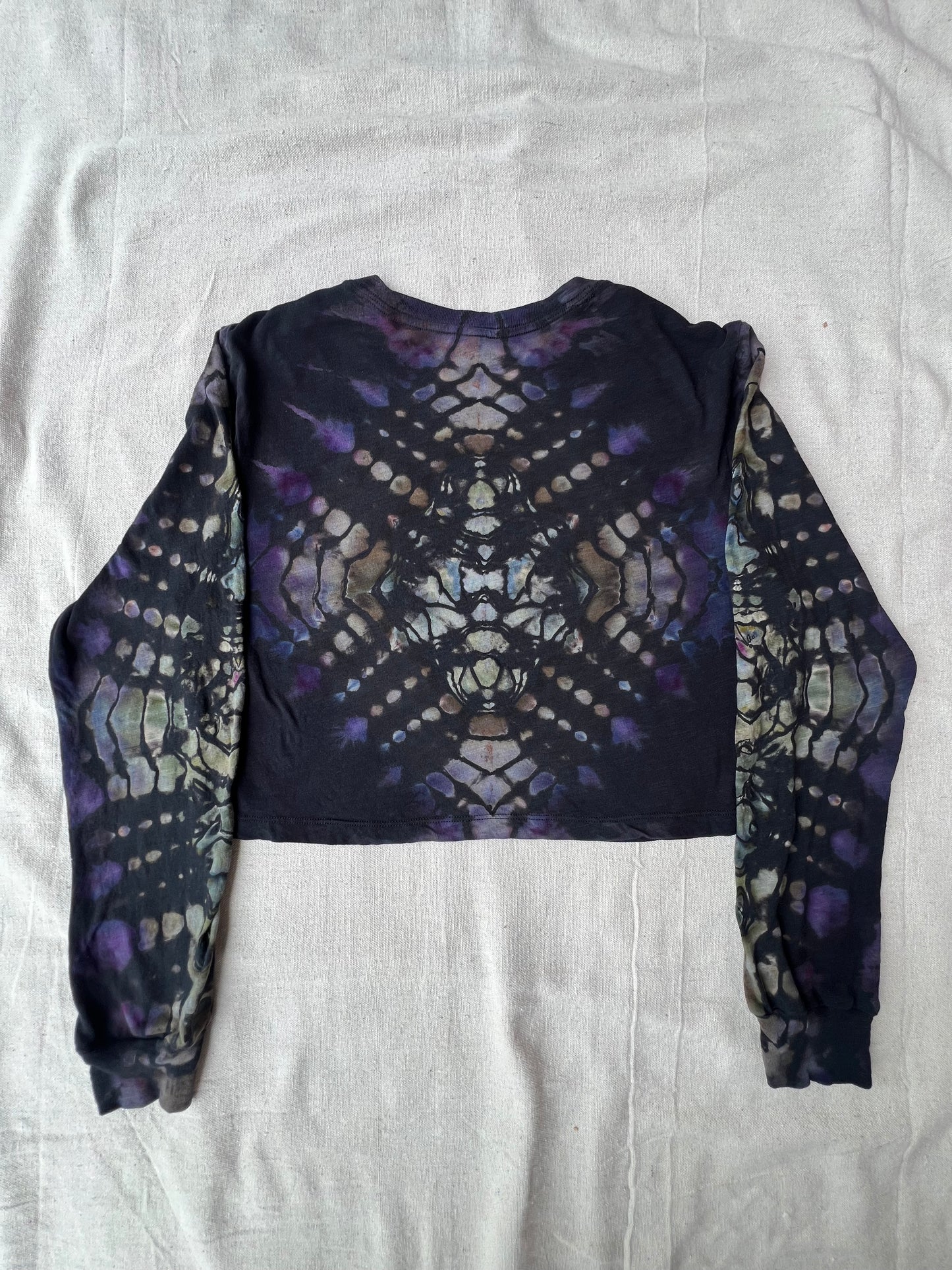 S women's long sleeve amulet crop