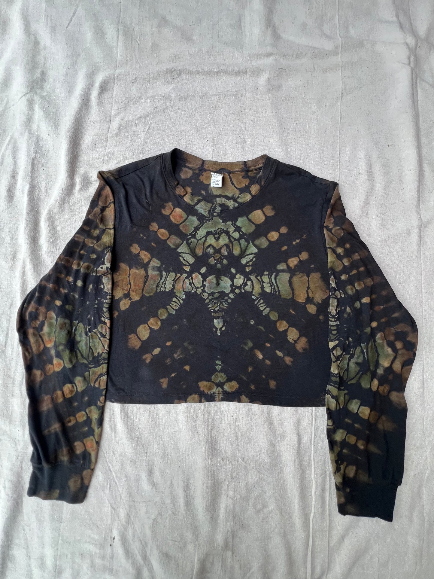 XXL women's long sleeve amulet crop