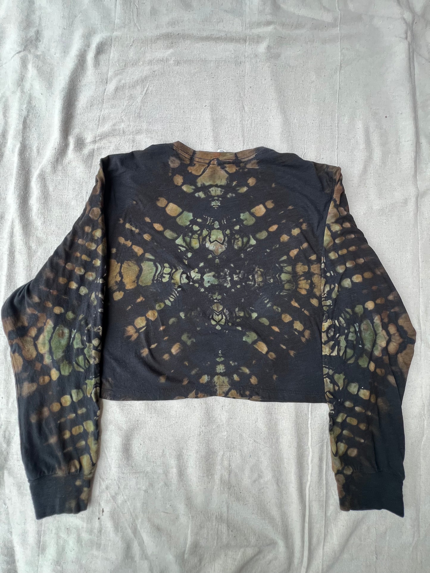 XXL women's long sleeve amulet crop
