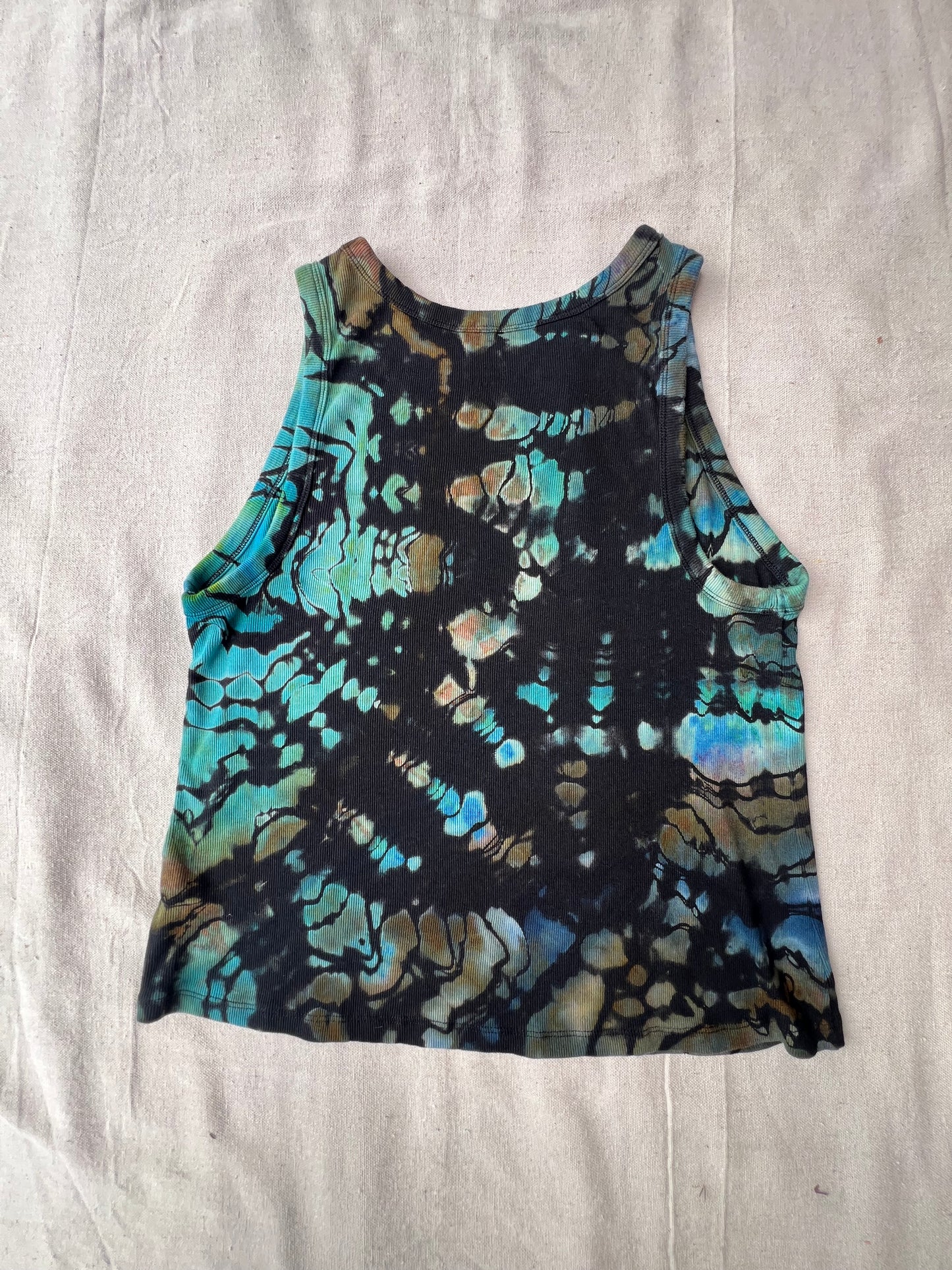 XXL women's geode lagoon cropped tank