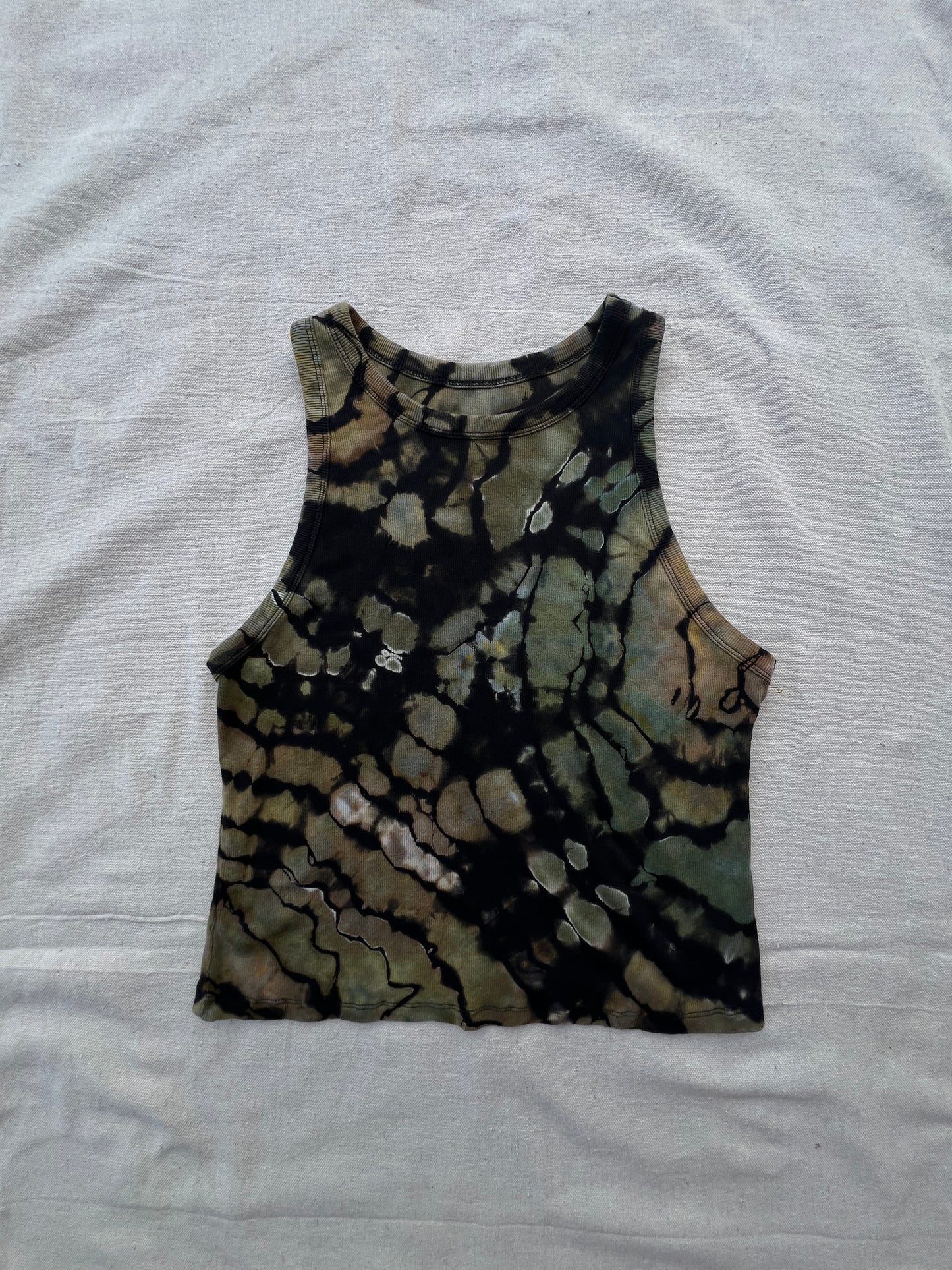 XL women's camo geode cropped tank