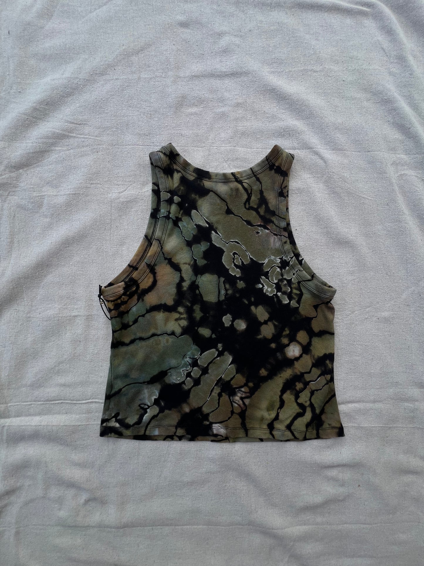 XL women's camo geode cropped tank