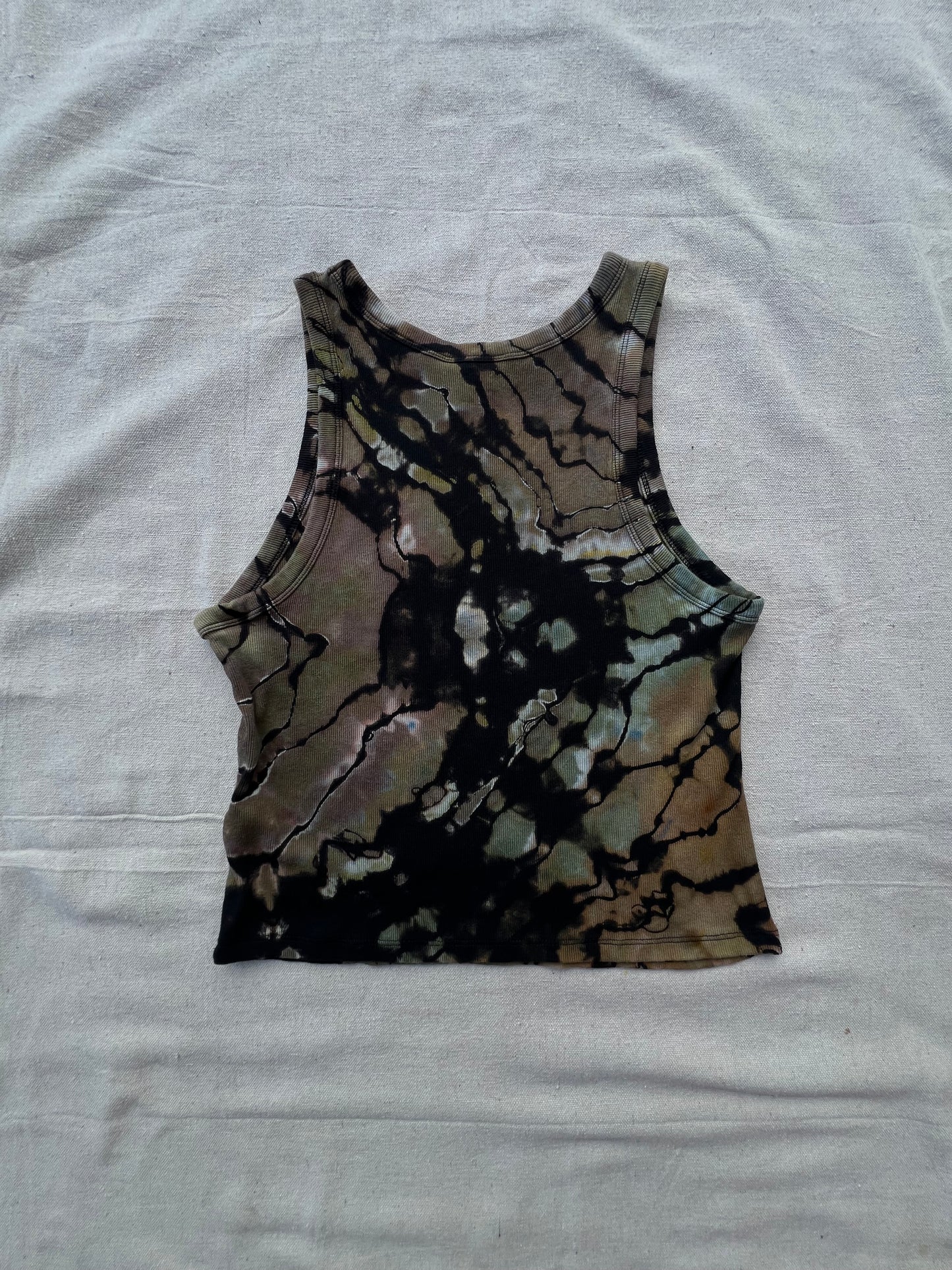 L women's camo geode cropped tank