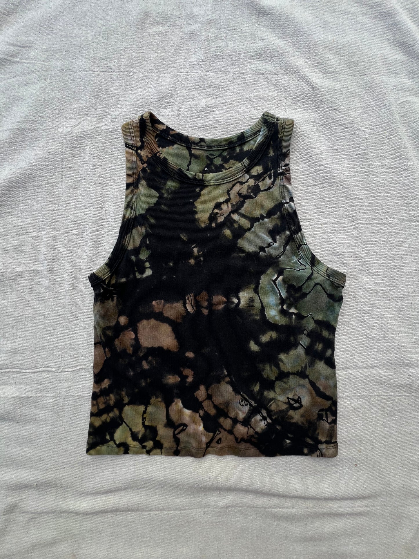 L women's camo geode cropped tank