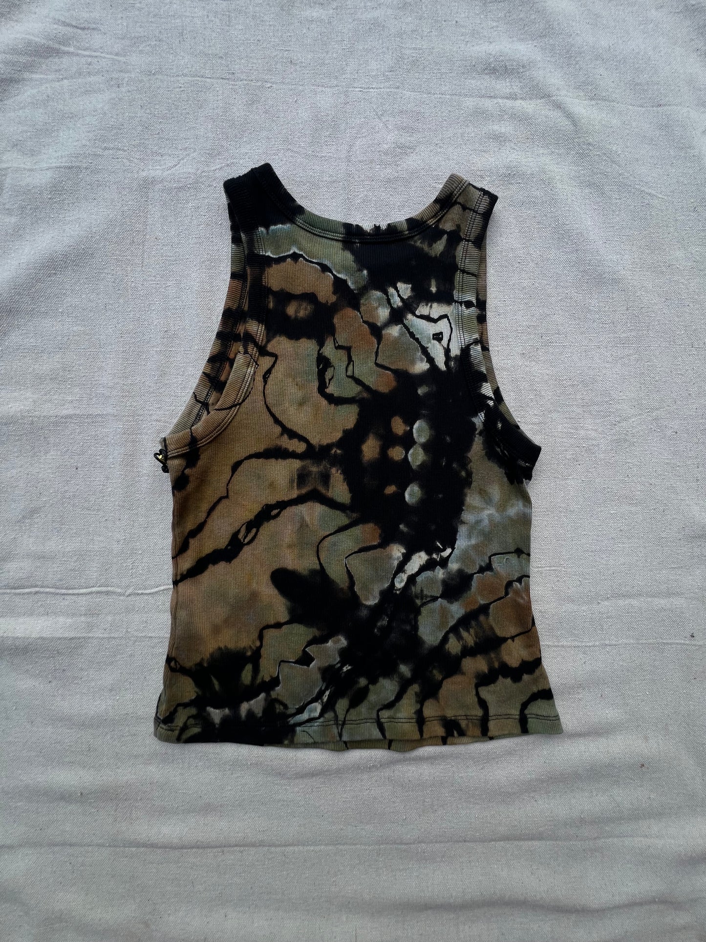 M women's camo geode cropped tank